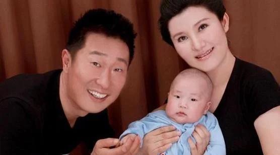  丑男林永健露面,因牛头梗翻红,女儿却因另类美走红国外