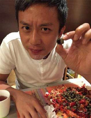  李晨深夜吃小龙虾被拍照,网友吃相真丑,没食欲