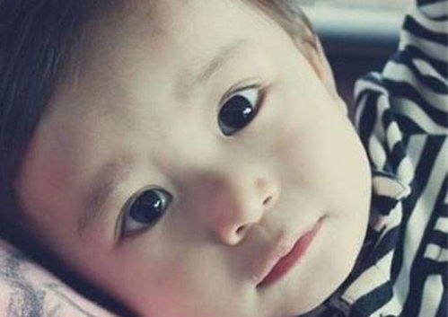  孩子3岁前如果有几个举动,恭喜你,说明他很爱妈妈