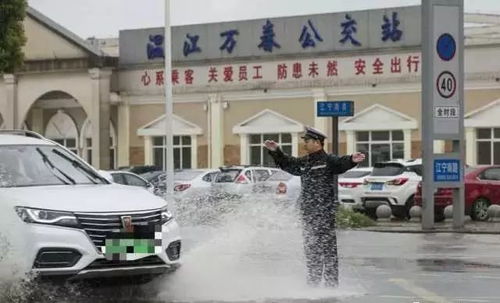  警察献血疼成表情包,网友谁还不是个宝宝了咋的