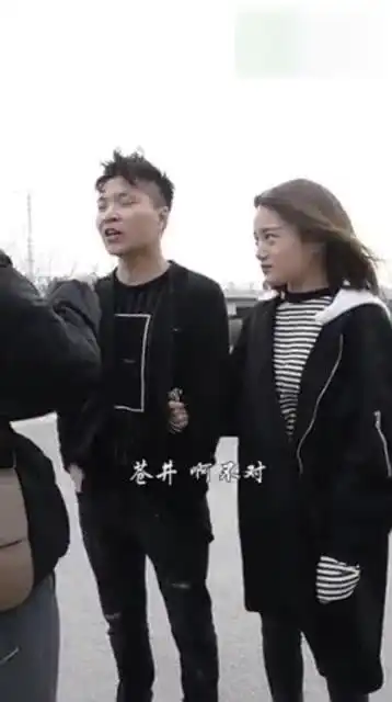 爆笑整蛊一看就是老司机小姐姐表情贼6哈哈 爆笑整蛊一看就是老司机小姐姐表情贼6哈哈