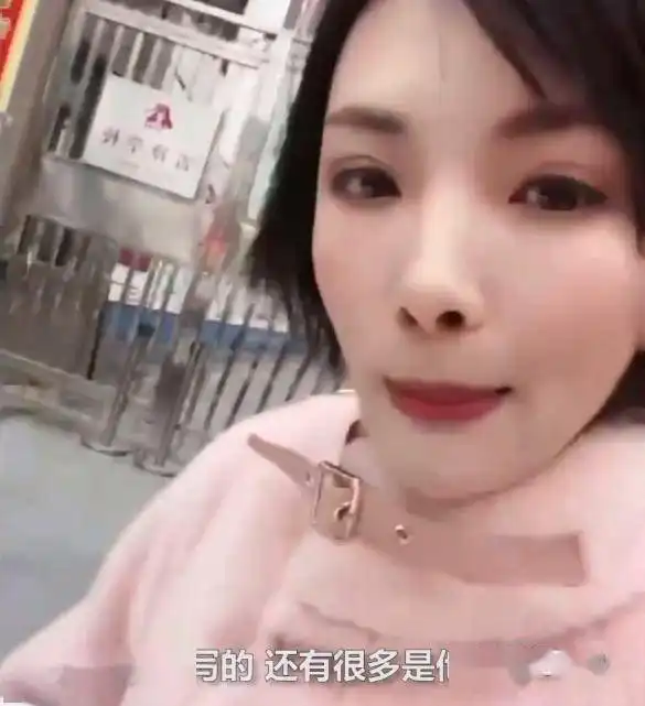 开学季,河南一爸爸熬夜帮孩子狂补作业,结果遭老婆视频举报 开学季,河南一爸爸熬夜帮孩子狂补作业,结果遭老婆视频举报