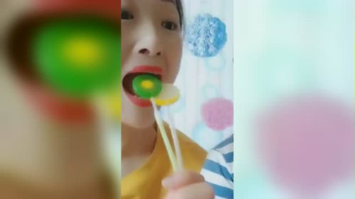  萌娃你吃糖太多了,连棒棒糖都有意见了,这表情亮了