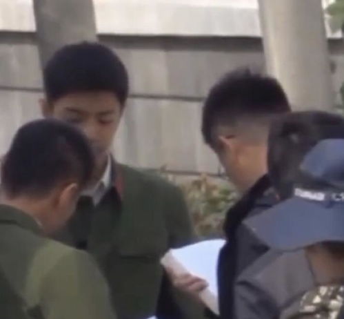  王牌剧组太欢乐肖战最新路透与黄景瑜同框,直接笑成表情包