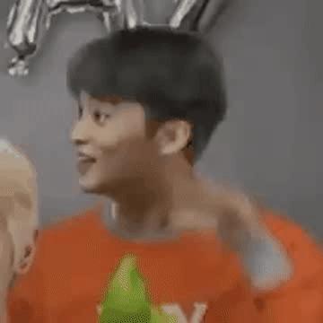  各位有没有nct,exo,redvelvet的沙雕图片或者搞笑表情包,在线求