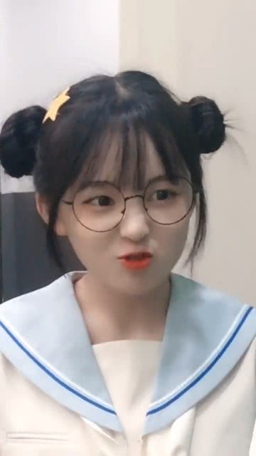  你们要的表情包来了,这位小姐姐,是吃可爱长大的吧