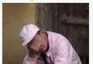 陈小春被足球狠砸脸上痛到捂脸表情失控,自嘲年纪大引心疼 陈小春被足球狠砸脸上痛到捂脸表情失控,自嘲年纪大引心疼