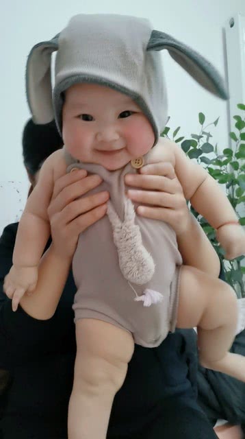 妈妈和可爱的小灰兔一起嗨来啦 妈妈和可爱的小灰兔一起嗨来啦