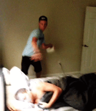 gif搞笑趣图孩子,你就等着你爸妈打你吧真会玩 gif搞笑趣图孩子,你就等着你爸妈打你吧真会玩