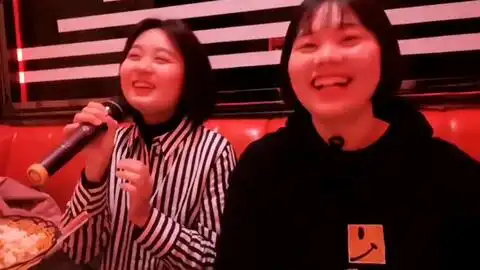 这两个人儿好严肃噢哈哈哈要加强哈表情管理咧嗯四唱再甜的歌也只会闷到唱哈哈哈哈哈哈哈但是爱情悬崖是真的唱的好啊这没剪哎呀哔哩哔哩bilibili 这两个人儿好严肃噢哈哈哈要加强哈表情管理咧嗯四唱再甜的歌也只会闷到唱哈哈哈哈哈哈哈但是爱情悬崖是真的唱的好啊这没剪哎呀哔哩哔哩bilibili