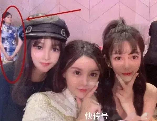  网红大佬韩安冉p图多狠身后断臂小姐姐成亮点网友笑出猪声