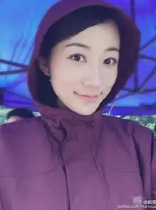  韩雪晒自拍自侃一人承包小红帽与大灰狼
