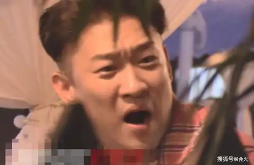 曹云金深夜聚餐豪饮,满脸红光面部表情狰狞,近照圆润发福皱纹多 曹云金深夜聚餐豪饮,满脸红光面部表情狰狞,近照圆润发福皱纹多