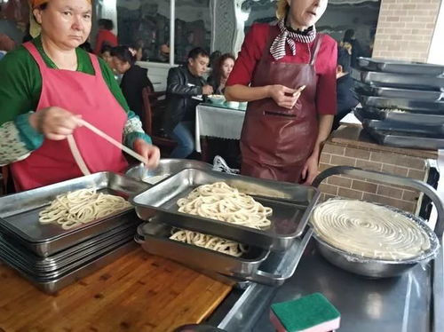  深夜食堂乌鲁木齐最正宗美食隐藏在这条深巷里,十道美食让你流哈喇子