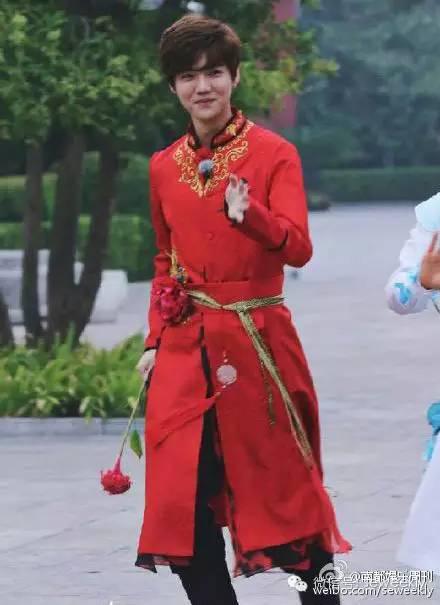 鹿晗跑男表情包红衣