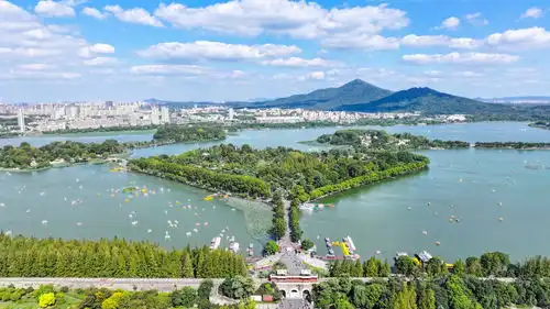 南京玄武湖公园风景如画 南京玄武湖公园风景如画