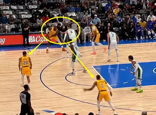 仅剩4秒遭遇包夹,詹姆斯既不突破也不传球,2秒后波神也被打服了 仅剩4秒遭遇包夹,詹姆斯既不突破也不传球,2秒后波神也被打服了