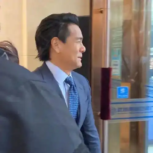 突降10多度彭于晏穿西装耍帅,结果尴尬了 突降10多度彭于晏穿西装耍帅,结果尴尬了