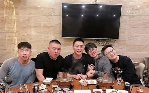  郭麒麟晒德云社小聚照,岳云鹏把第一张删掉咱们继续是兄弟