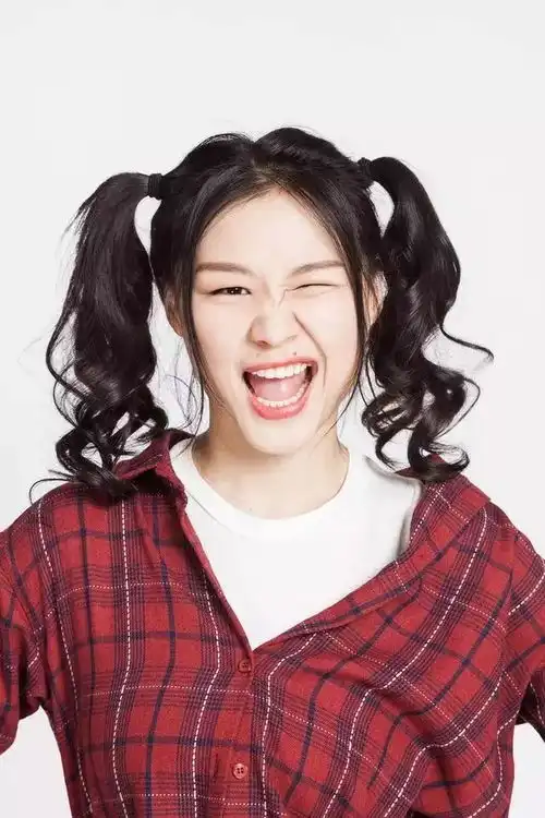 跟黄晓明飙煎饼绕口令的表情包女孩何许人也抢了宋祖儿风头 跟黄晓明飙煎饼绕口令的表情包女孩何许人也抢了宋祖儿风头