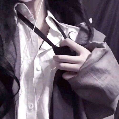  这两张头像是不是情侣头像