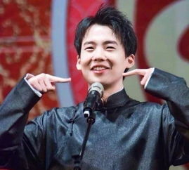  郭德纲儿子郭麒麟t台走秀,驾驭黑白拼接潮服,引网友纷纷热议
