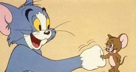 本打算养只猫捉老鼠,没想到猫咪被老鼠吓得躲起来 本打算养只猫捉老鼠,没想到猫咪被老鼠吓得躲起来