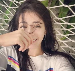  年轻女孩该怎么选包包搭配跟着迪丽热巴选吧