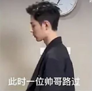  肖战最新营业表情包笑喷了cos游乐王子被扒,这搞笑表情好卖力