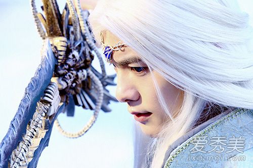  冯绍峰宋茜创作魔幻城市cp马天宇的冰雪妆
