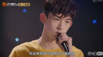  看粉丝用表情包黑自己很开心这位小哥哥太呆萌了吧