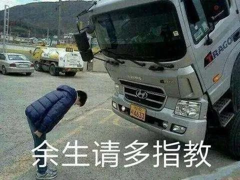  泸州最牛僵尸车没有车头,车厢长草,还占了三个车位...