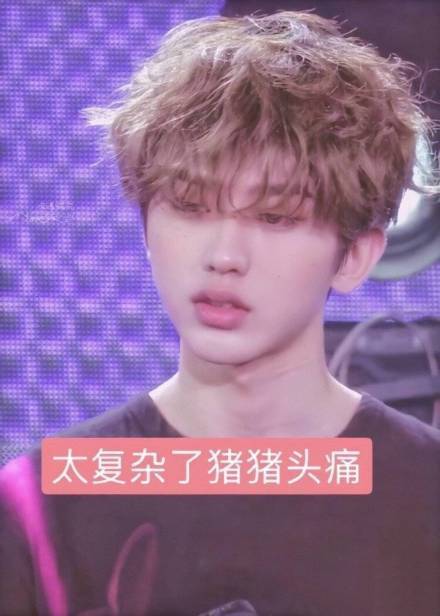  蔡徐坤既是表情达人也是表情包富翁每一张都超可可