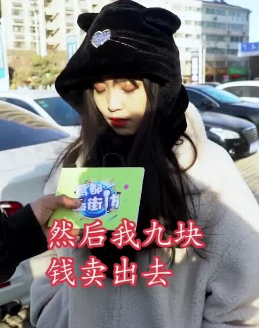  又是一个被主持人套路的小姐姐,这表情萌萌哒