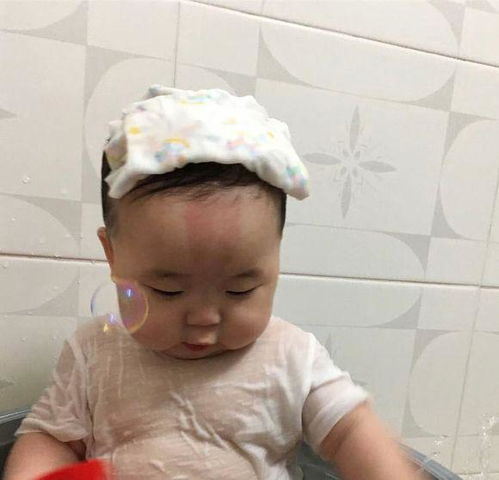  请问有这个小女孩的表情包吗还有叫什么名字,想在网上找到她的表情包