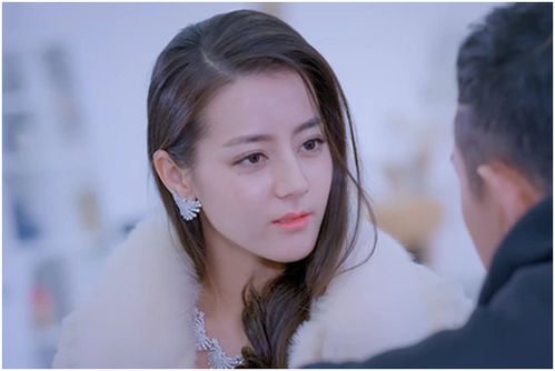  迪丽热巴成为金鹰女神靠的是什么她的人气比杨幂还高
