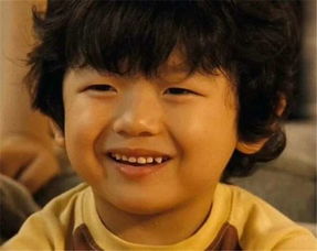  他小小年纪就成为网路疯传的梗图表情包,多年后长大的他,似乎变成欧爸资优股罗