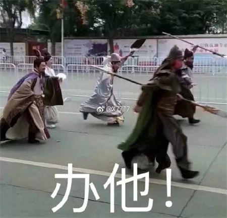  你们随便感受一下,襄阳马拉松的画风是这样的跑起来太魔性了