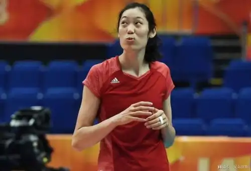 中国女排警报解除朱婷笑了献表情包王者归来郎平伸手教导朱婷 中国女排警报解除朱婷笑了献表情包王者归来郎平伸手教导朱婷