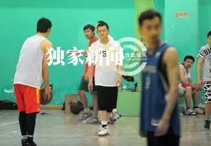 中国评论新闻李亚鹏约朋友打篮球球技了得表情夸张 中国评论新闻李亚鹏约朋友打篮球球技了得表情夸张