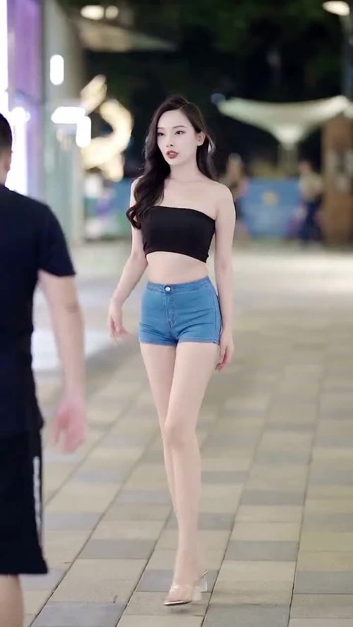  运气太好了,遇到这么主动的女生,小哥的表情肯定很复杂