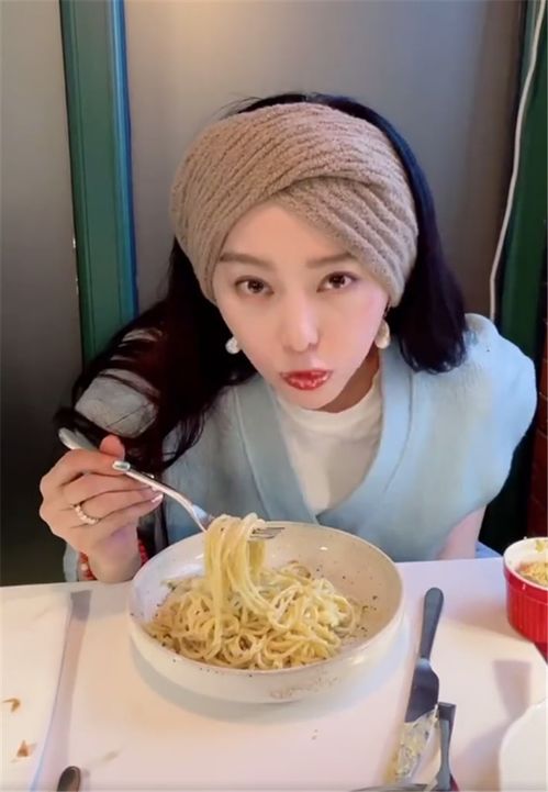  范冰冰深夜晒美食照,妆容精致食量大,被捕谣言又在传播
