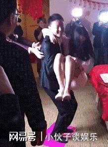  新郎大祸临头了还不自知,新娘表情逐渐凝固