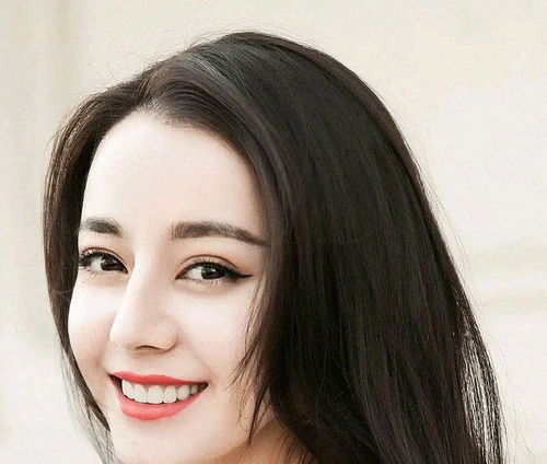  凭借颜值出圈的她有多美