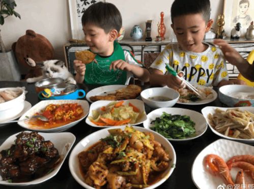  嗯哼邀请jasper到家欢乐聚餐,这个动作看出两人真是好兄弟