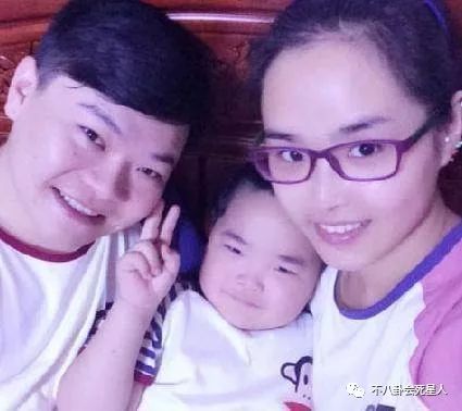  14岁谢飞机背景强大,赵本山钦点演员,如今撞脸莫小贝