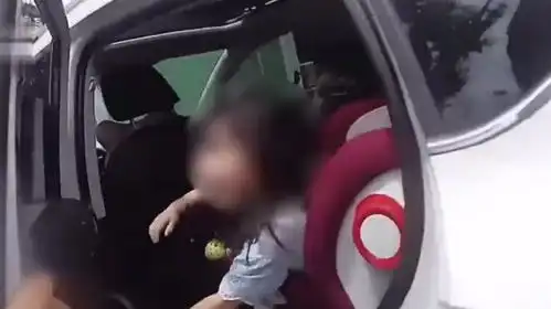  无奈上海4岁女童被闷车内拒绝援助别开门,我妈妈快回来了