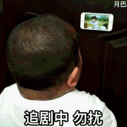  有人知道这个表情包的小男孩是谁吗