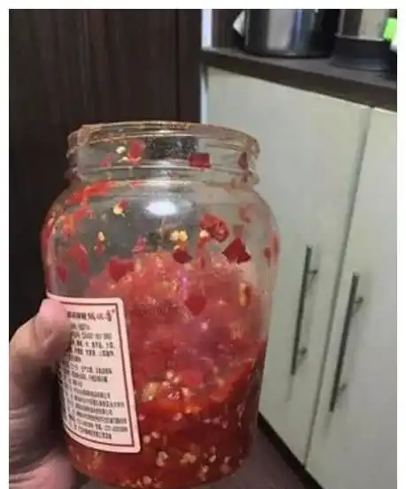 狗狗偷吃了一下午的剁辣椒,主人急忙抱到医院,这次教训深刻 狗狗偷吃了一下午的剁辣椒,主人急忙抱到医院,这次教训深刻