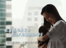 组图baby亮相奔跑吧怀抱小海绵尽显母爱 组图baby亮相奔跑吧怀抱小海绵尽显母爱